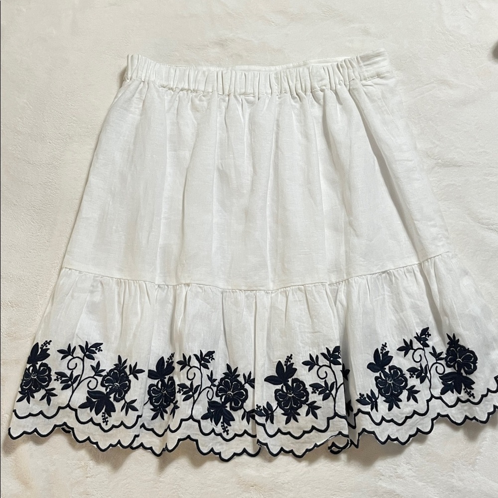 J. Crew white Skirt with navy blue Floral Design - Picture 4 of 10